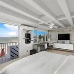 Amapola Seaside Beach Front Apartment