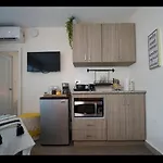 Bucare Studio - Beach Bliss: Isla Verde Gem