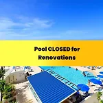 2Br Condo At Isla Verde Beach