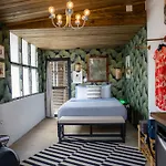La Botanica Hotel