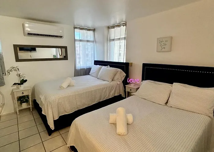 Downtown Condado Tropical Studio