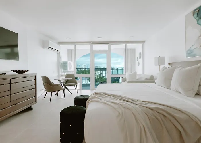 Lux Beachfront Studio Isla Verde