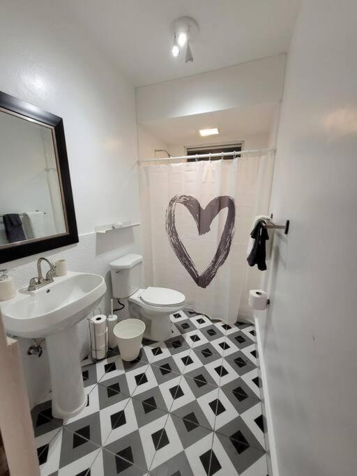 Apartment Jb23 Apts 4 Bedroom Apt Near Airport