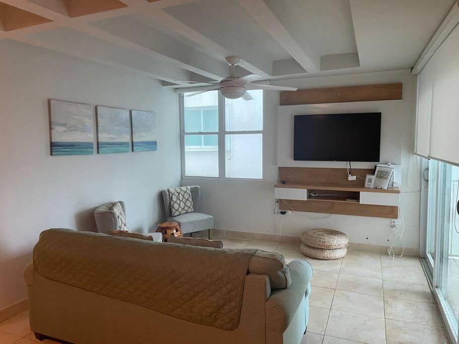 Front 2 Bedroom 1 Bathroom Apt. * San Juan