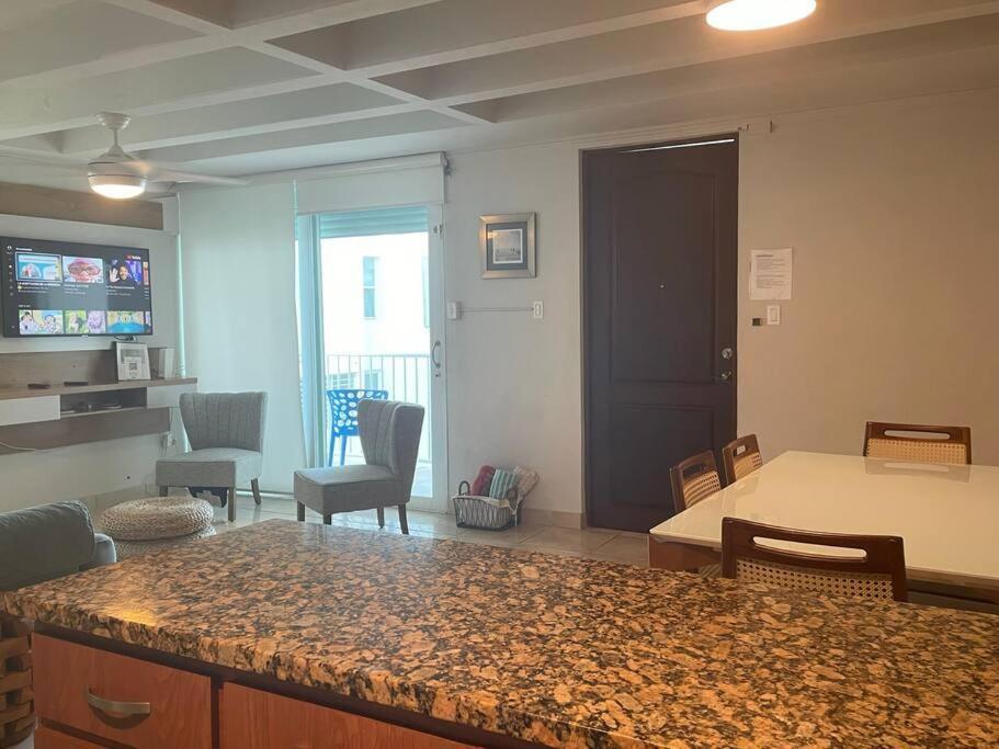 Front 2 Bedroom 1 Bathroom Apt. * San Juan