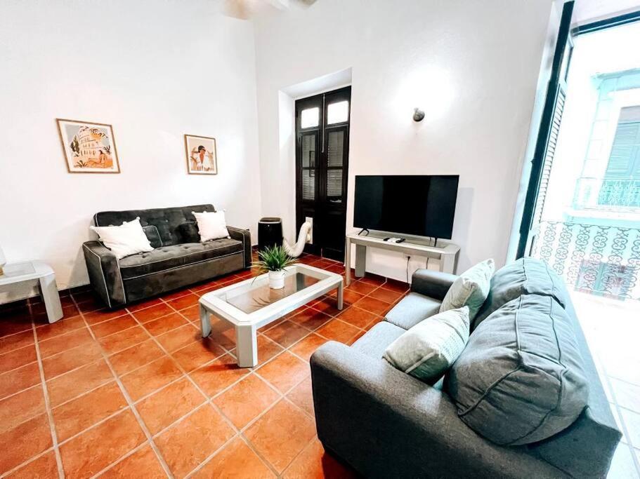 65 Fortaleza 1 - N Colonial Apt W/ Balconies & Views Apartment *