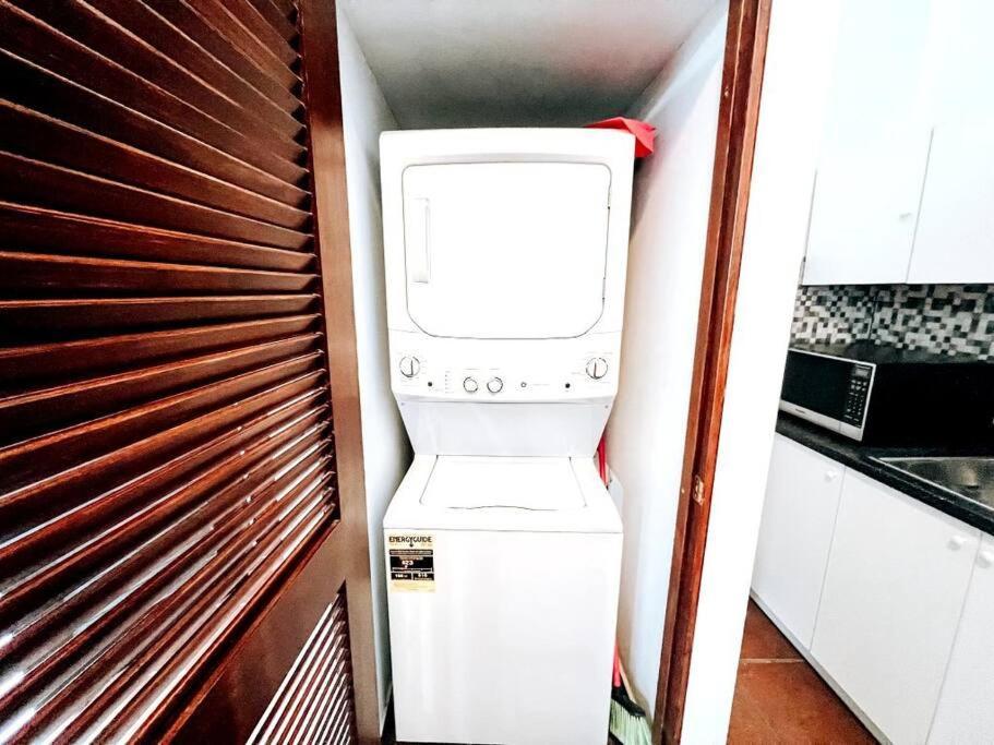 65 Fortaleza 1 - N Colonial Apt W/ Balconies & Views Apartment San Juan