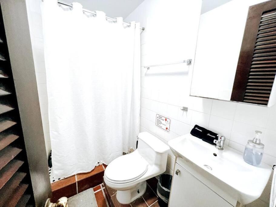 65 Fortaleza 1 - N Colonial Apt W/ Balconies & Views Apartment San Juan