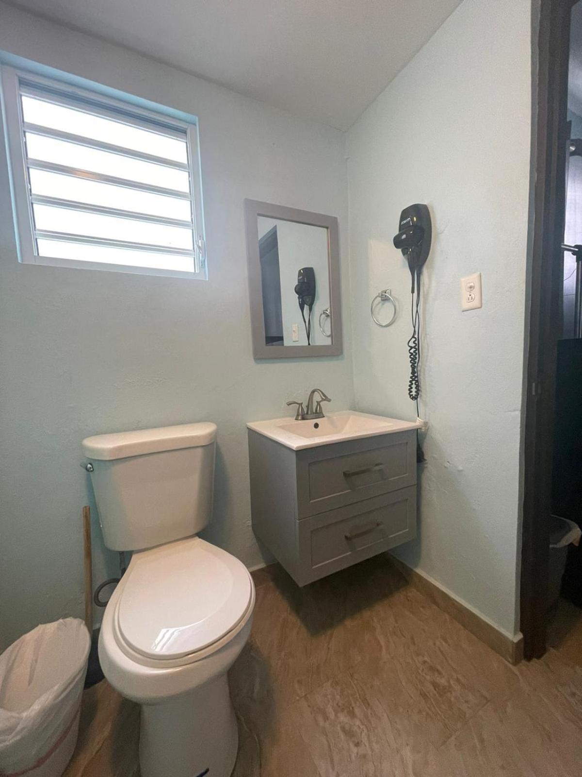 Apartment With Private Entrance And Bath Near Beach, Unit 4