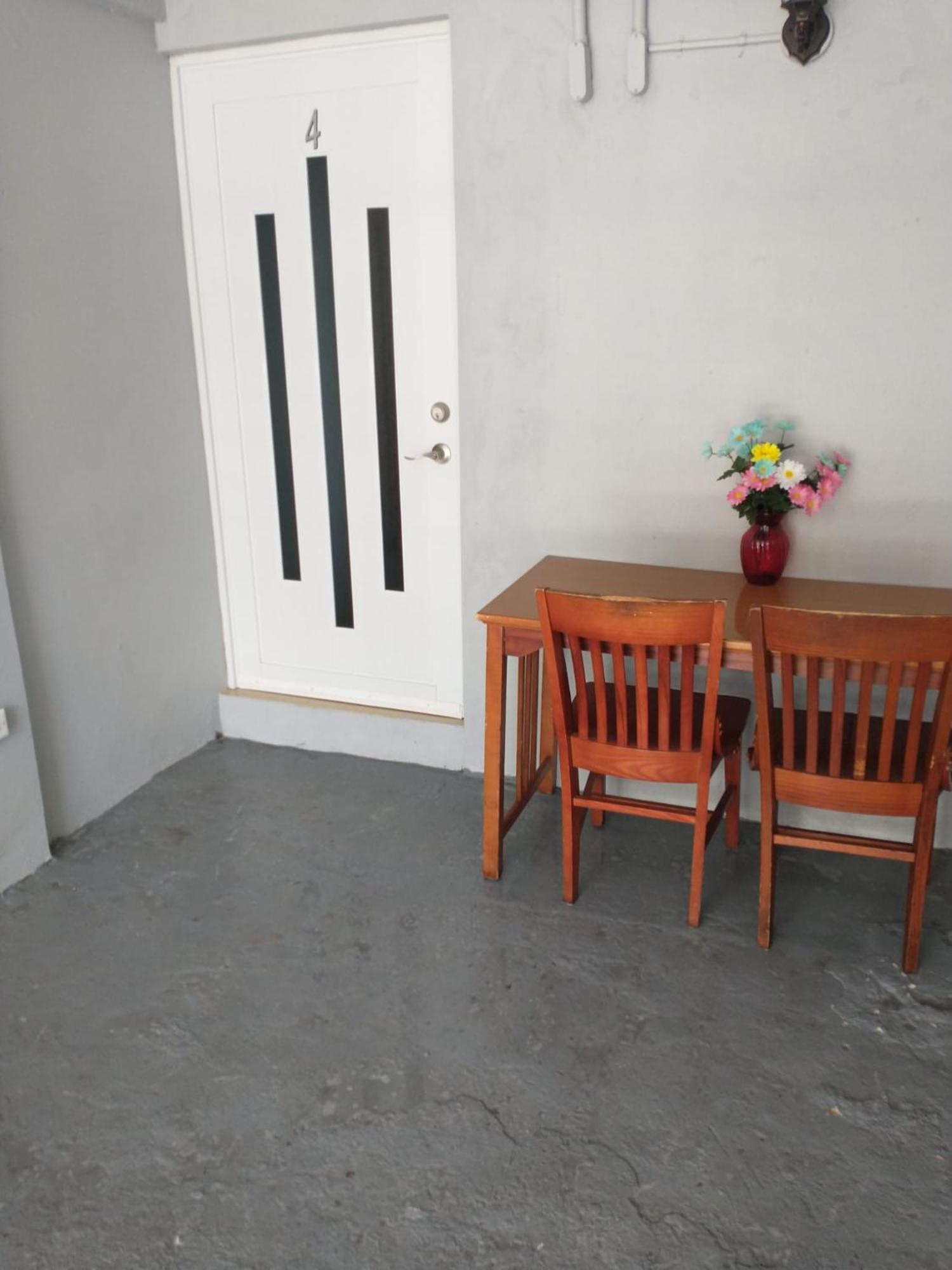 With Private Entrance And Bath Near Beach, Unit 4 Apartment *