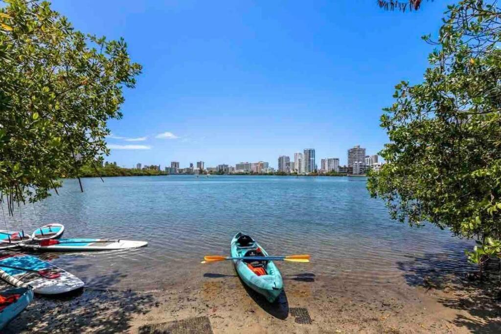 Alanis Condado / 1 Minute Walking * San Juan