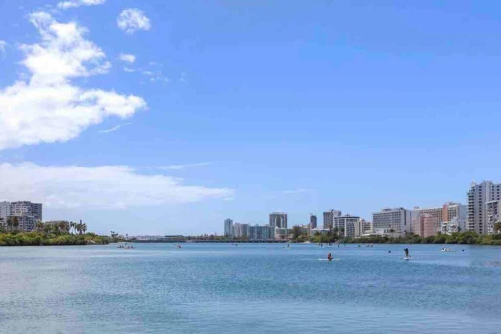 Alanis Condado / 1 Minute Walking * San Juan