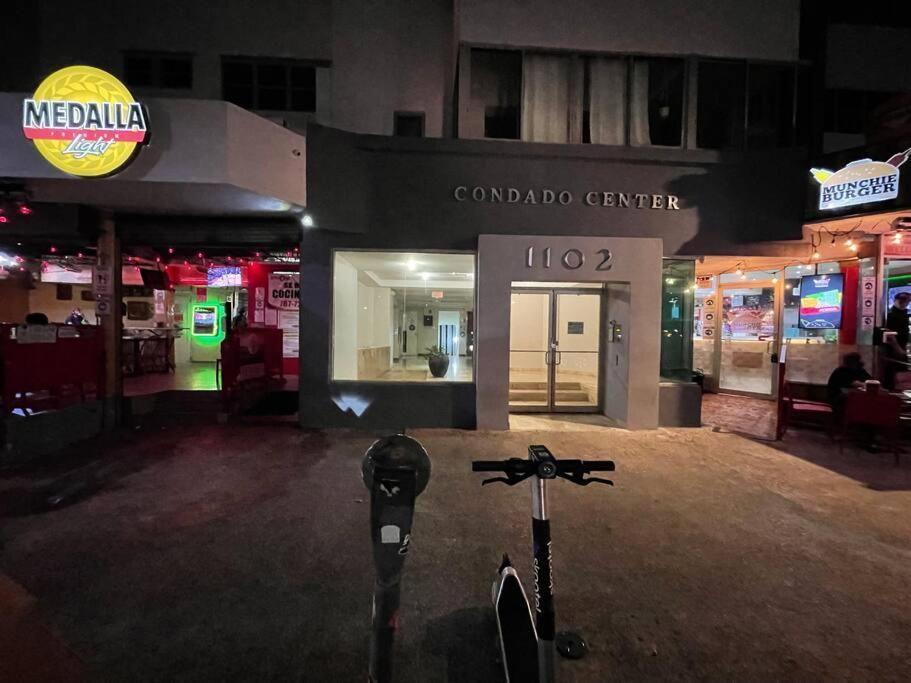 Alanis Condado / 1 Minute Walking * San Juan