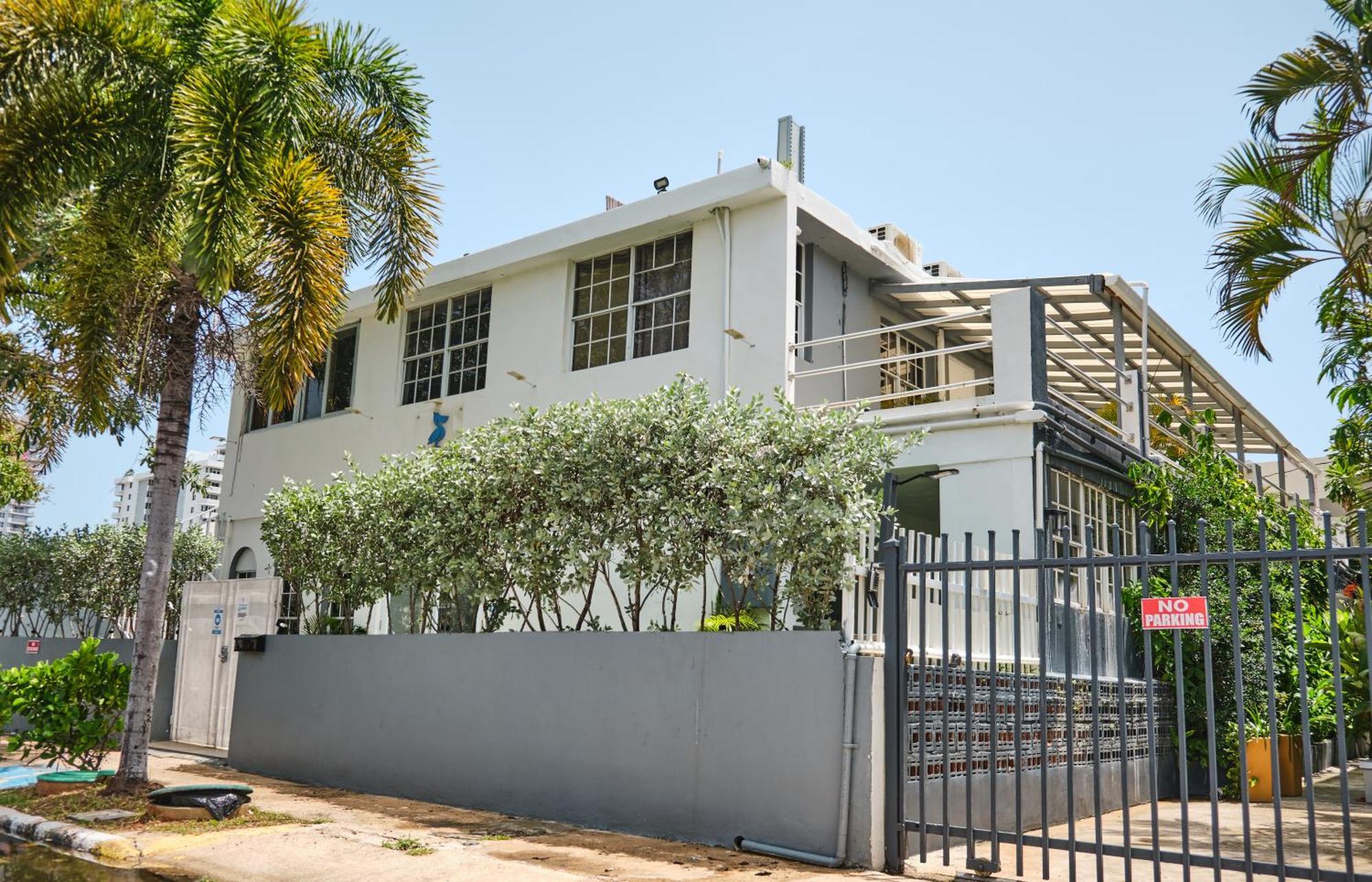 The Pelican Poshtel Guest house