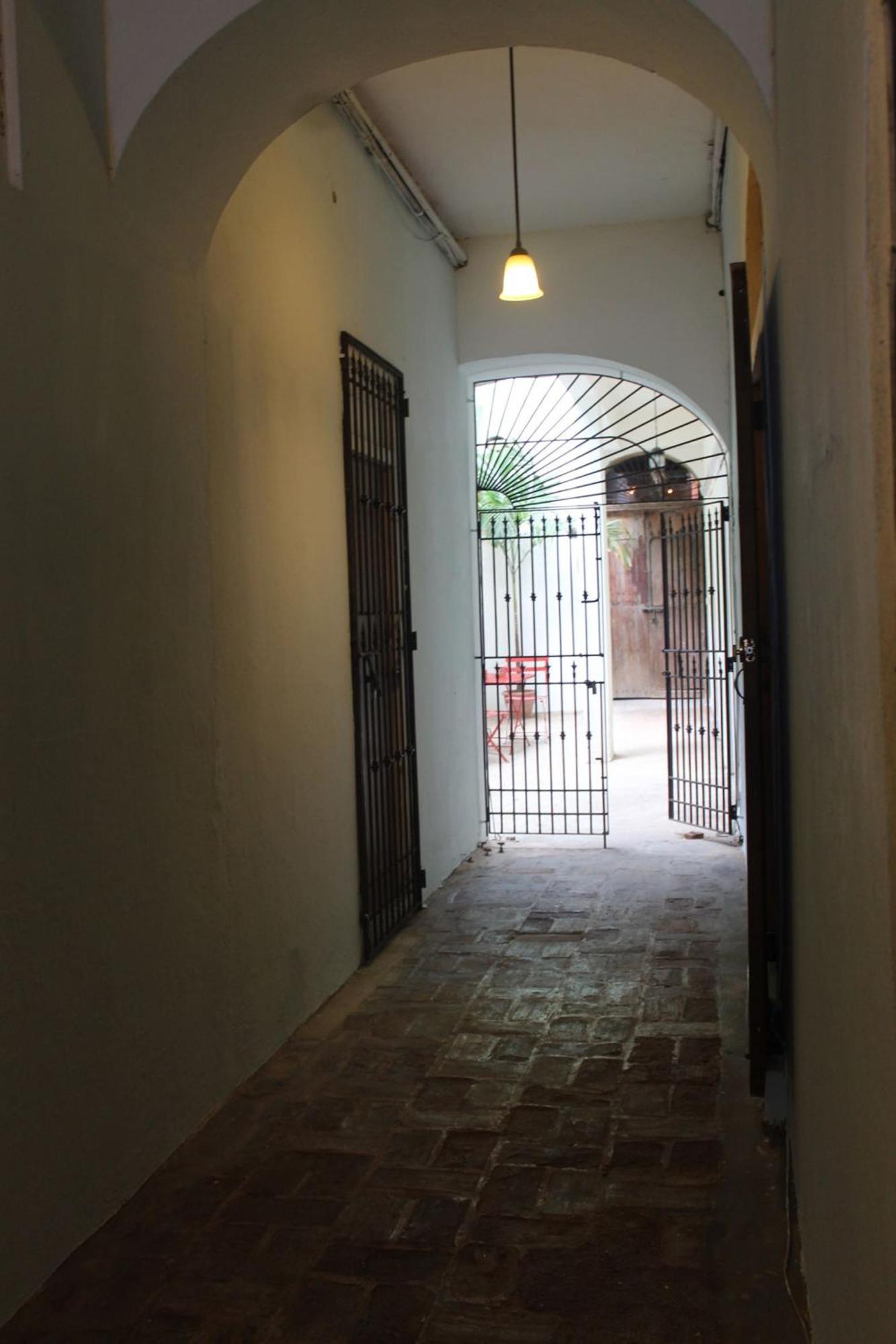 Center Of Old With Rooftop Garden Apartment *