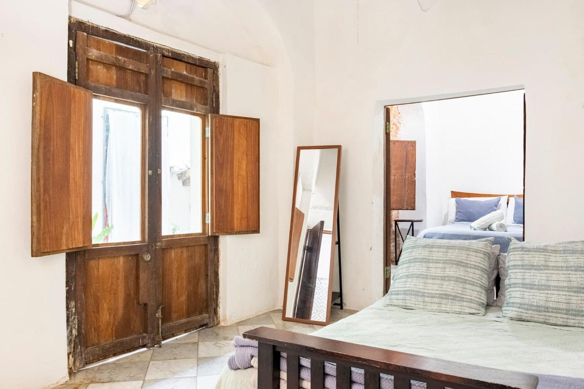 Apartment Center Of Old With Rooftop Garden *