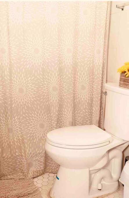 Apartment Big Place 2 Bedroom 3 Beds, Wf, Tv, Balcony & Parking *
