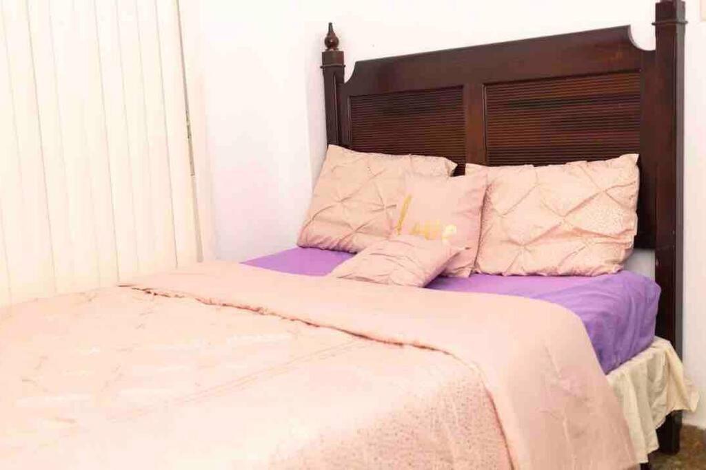 Big Place 2 Bedroom 3 Beds, Wf, Tv, Balcony & Parking Apartment *