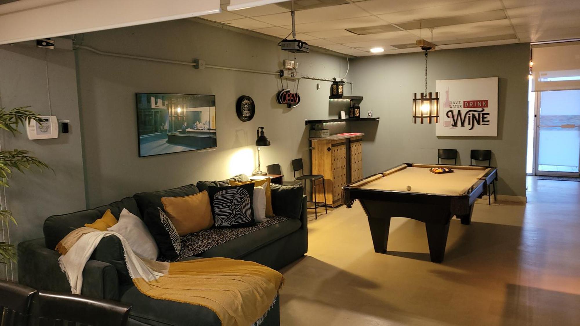 Bunker @ Isla / Front Apartment