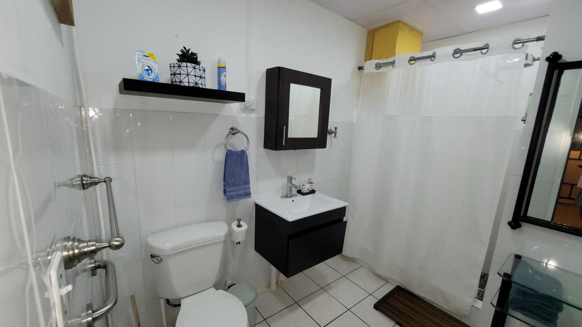 Bunker @ Isla / Front Apartment *