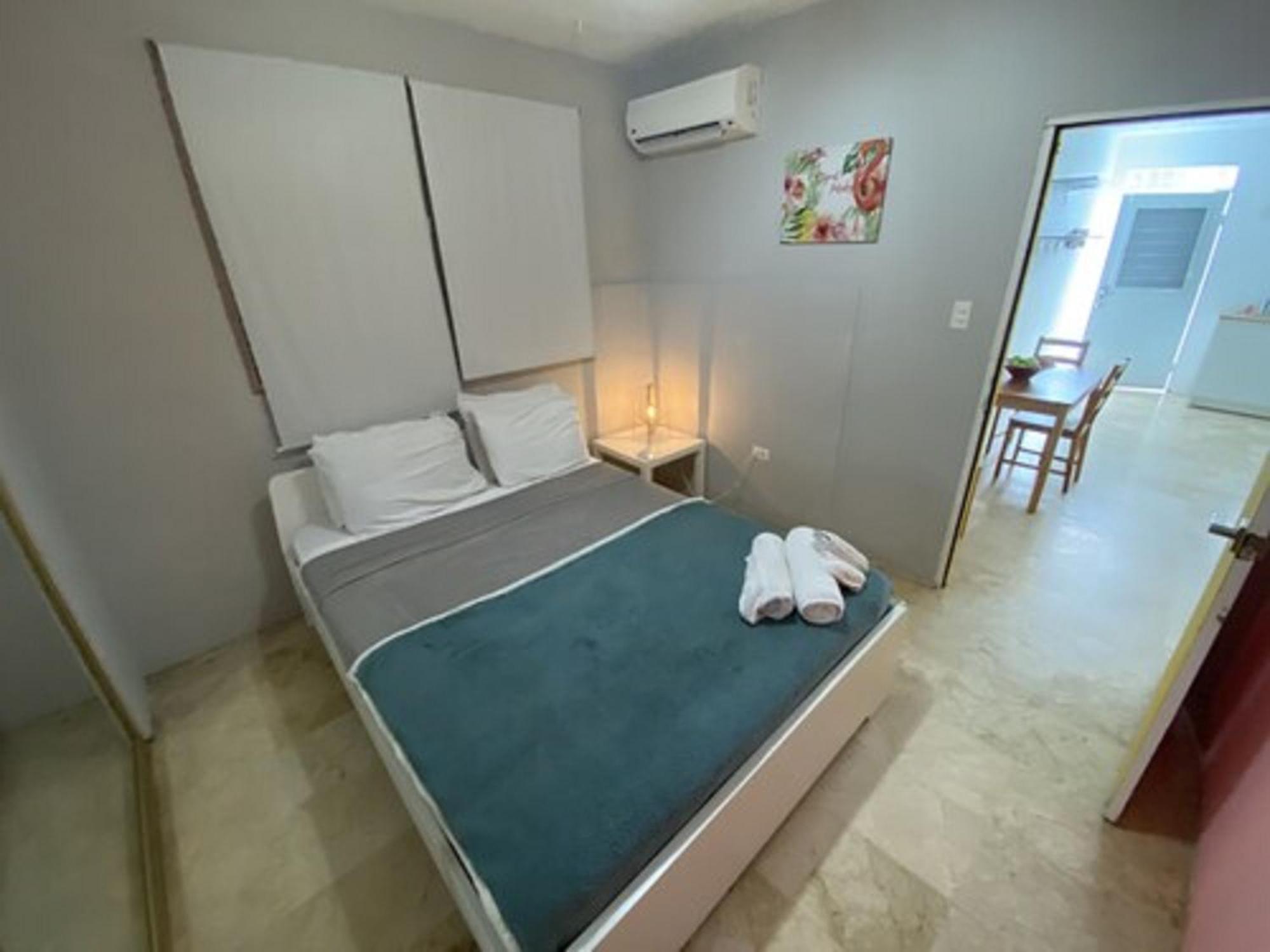 Guest house The Pelican Poshtel 3*