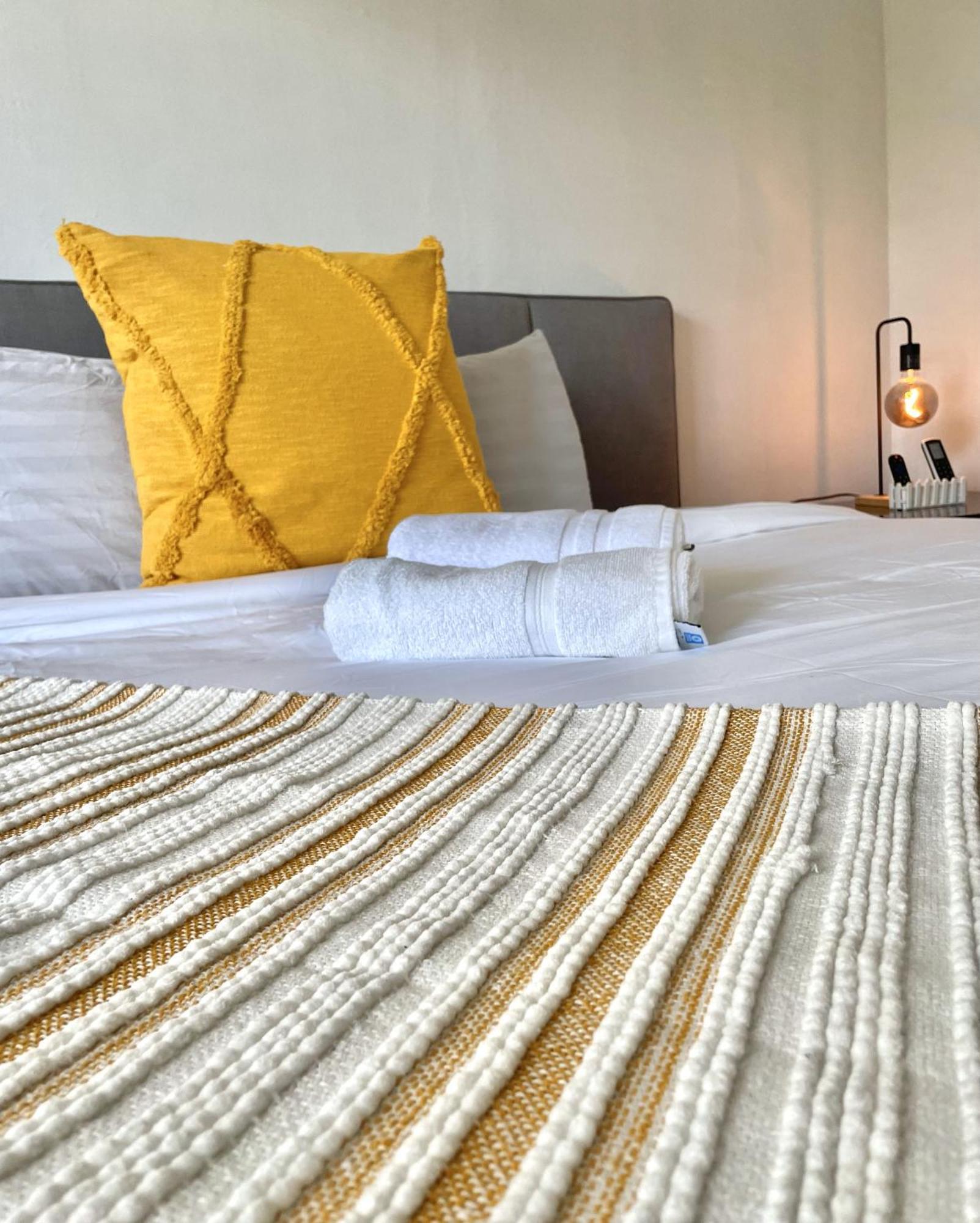 Guest house The Pelican Poshtel 3*