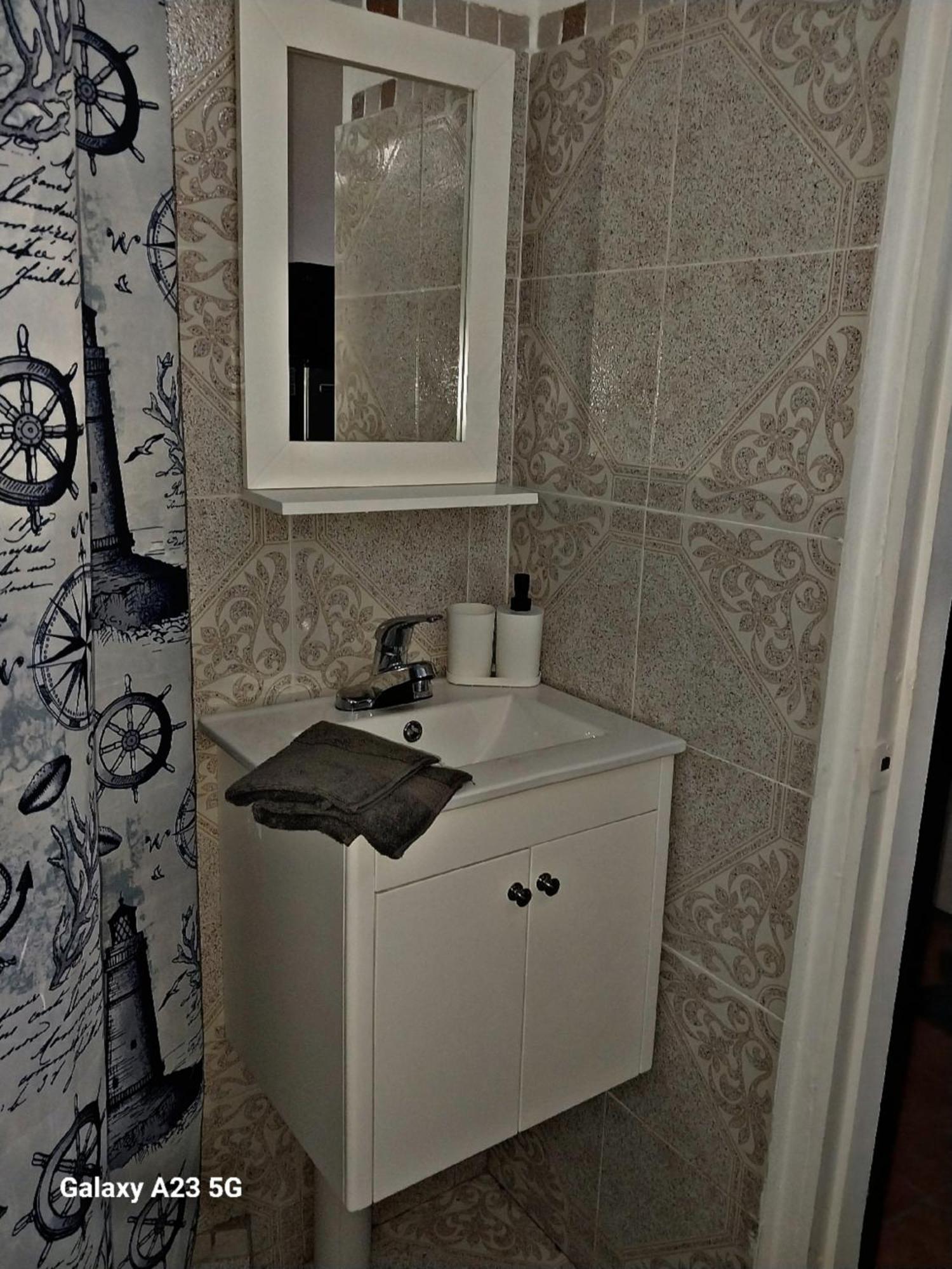 Deluxe In Guest house *