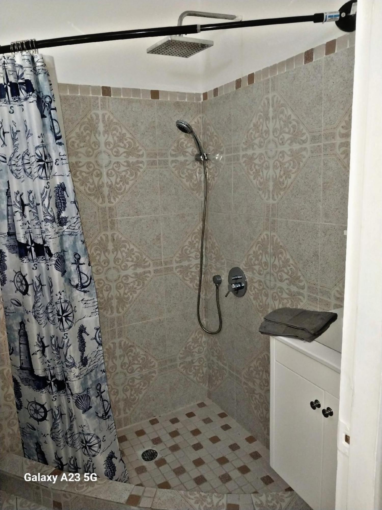 Deluxe In Guest house