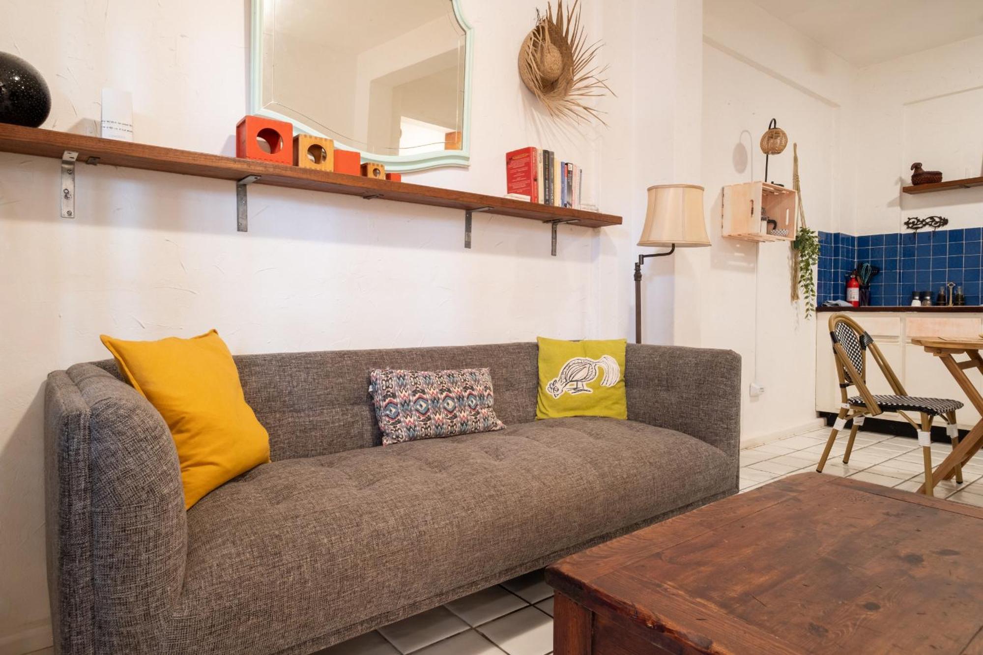 Pad W Patio, Walk To Everything! Gen Ac - 20 Down Apartment *