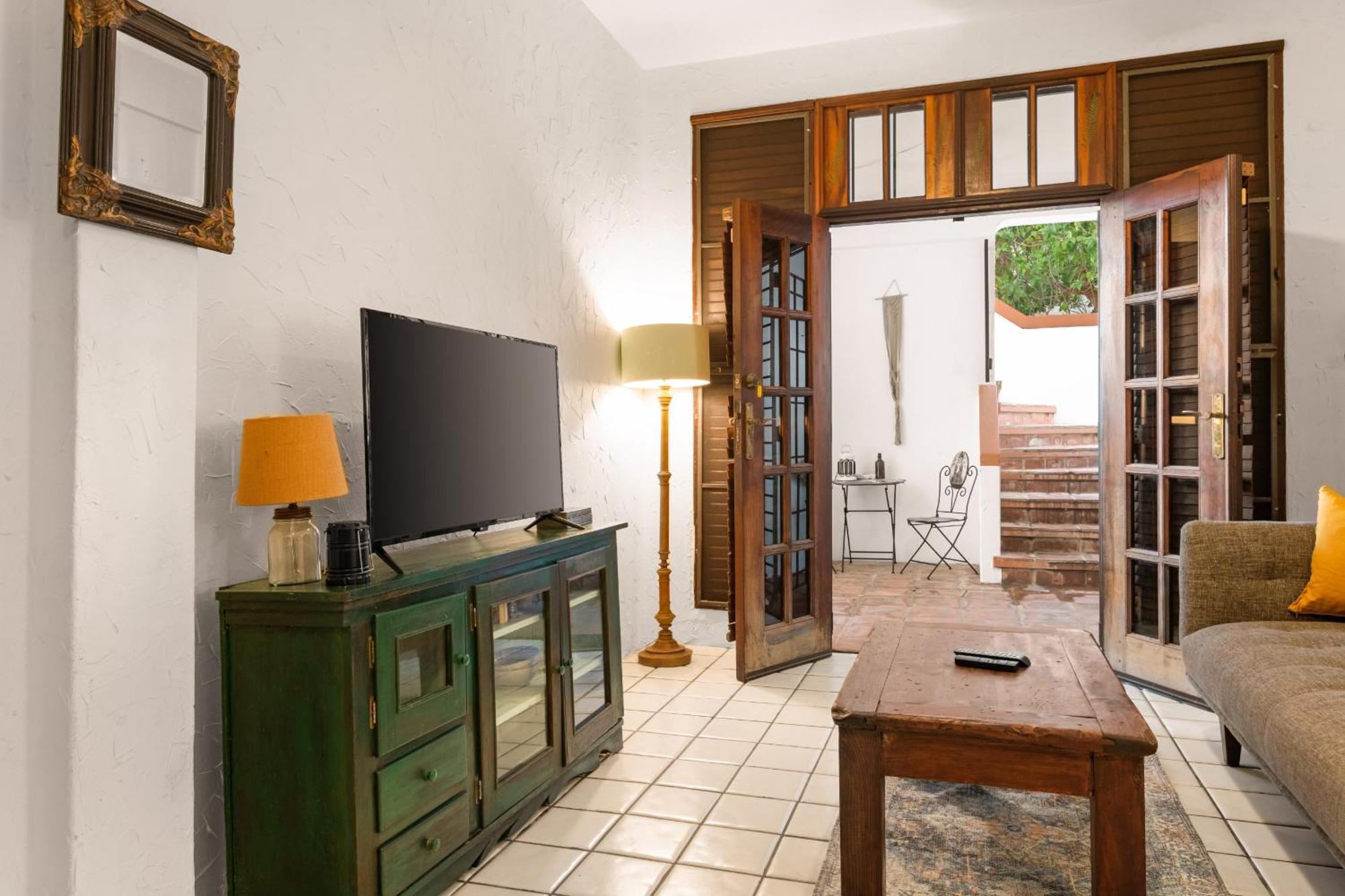 Pad W Patio, Walk To Everything! Gen Ac - 20 Down Apartment *