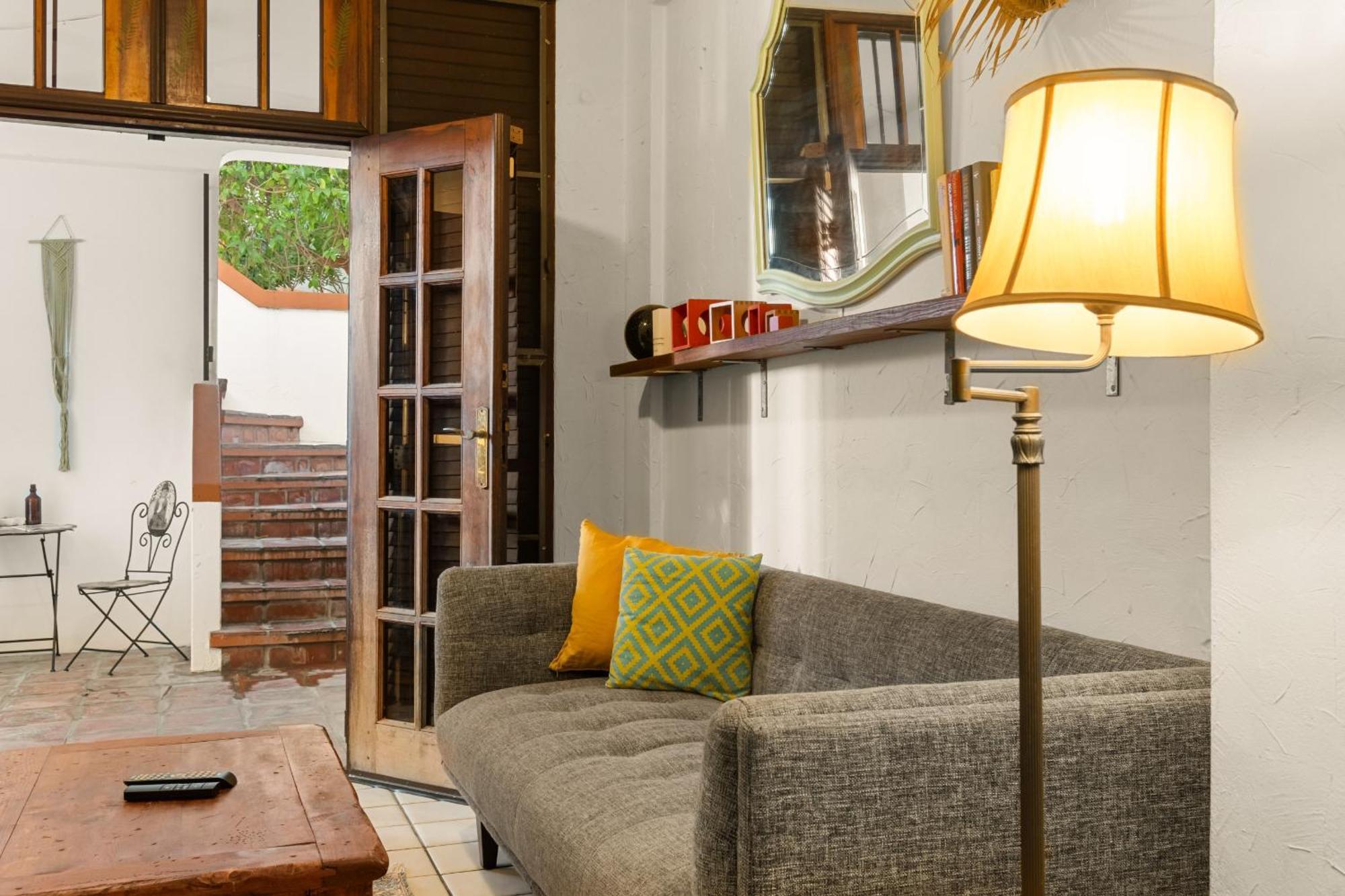 Pad W Patio, Walk To Everything! Gen Ac - 20 Down Apartment San Juan