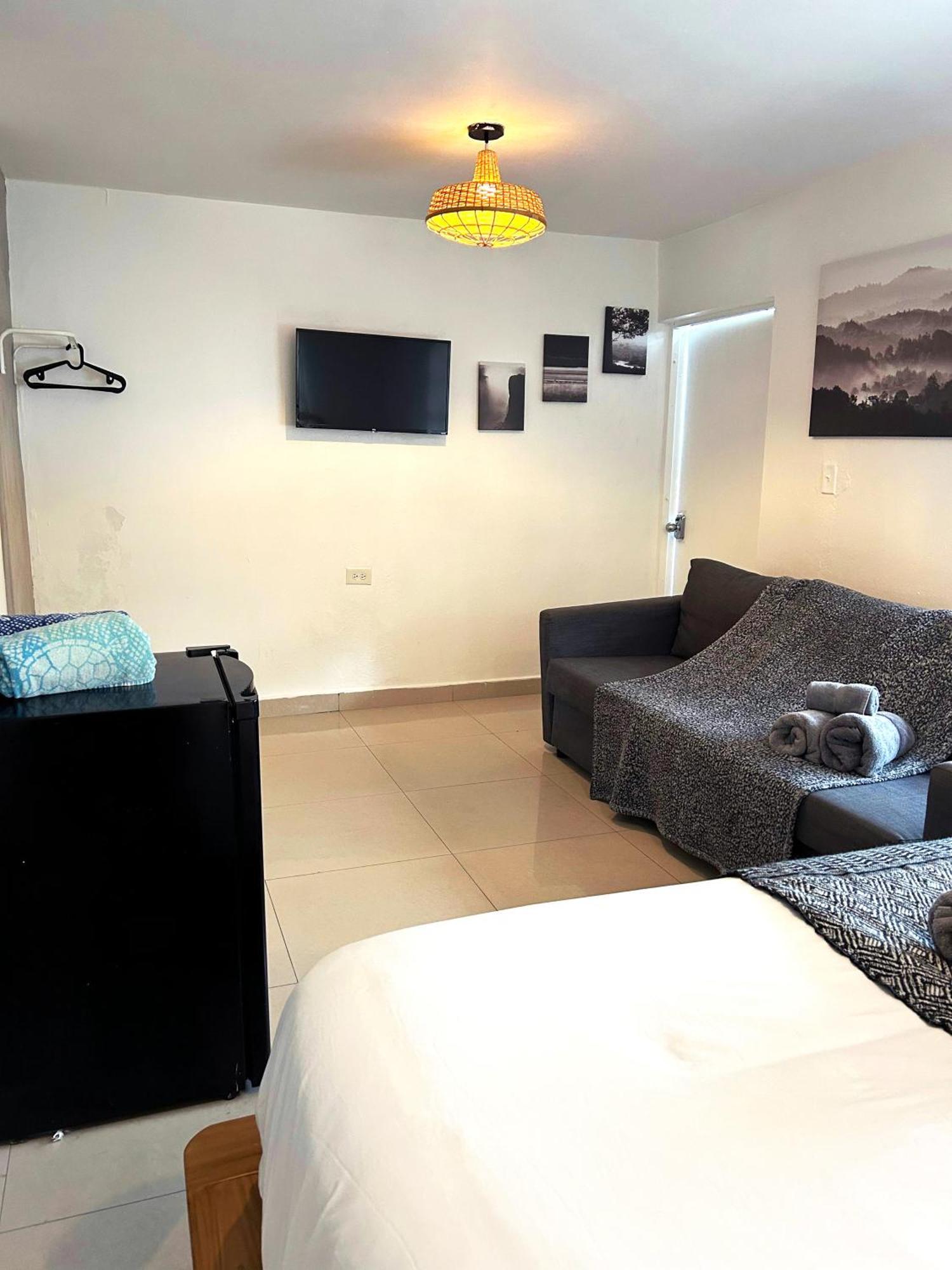 The Pelican Poshtel Guest house San Juan