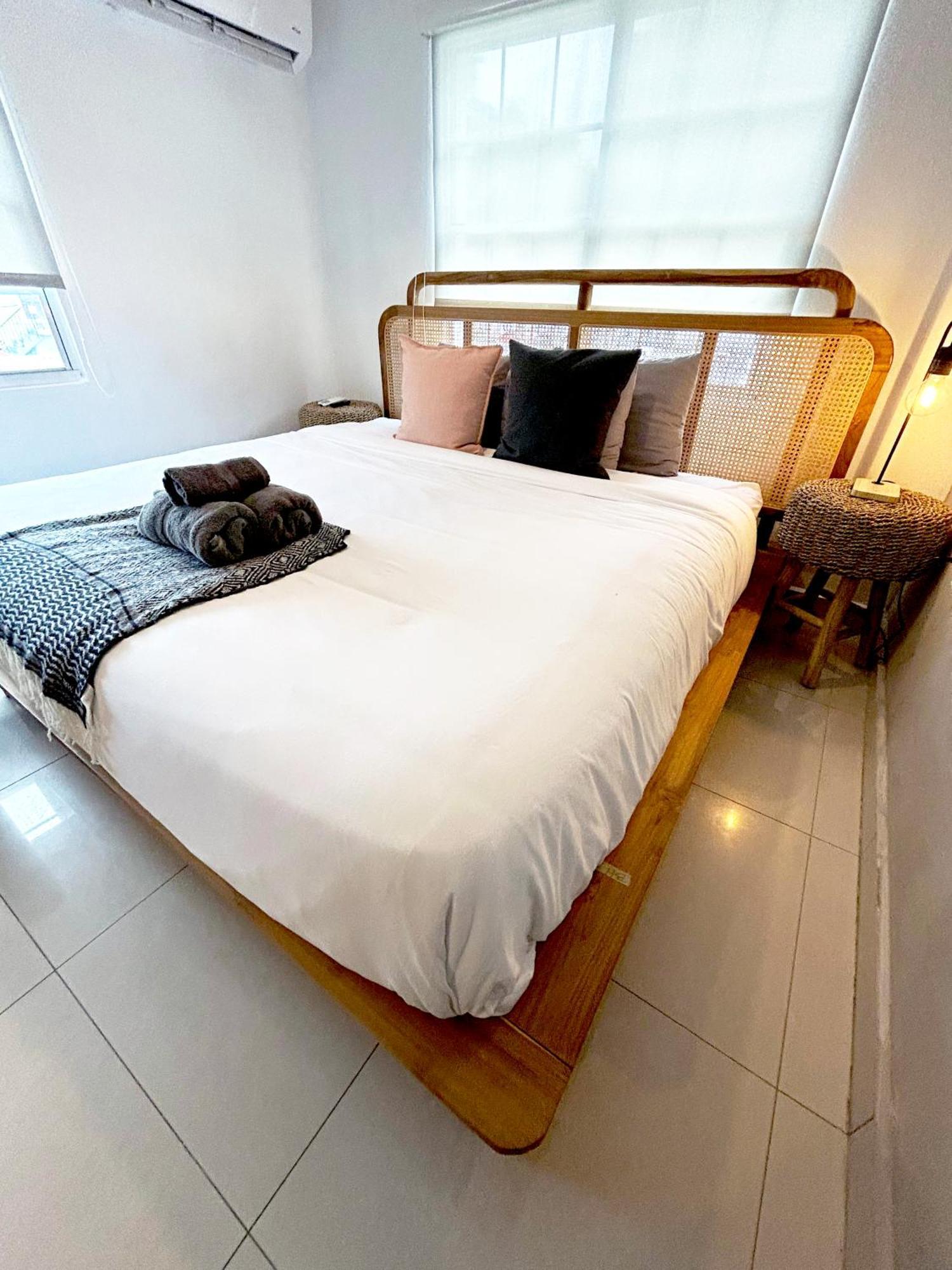 The Pelican Poshtel 3*