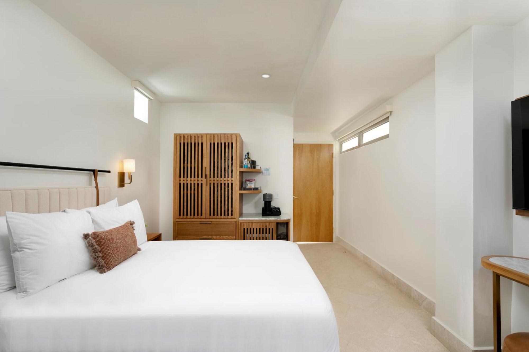 Alma Hotel