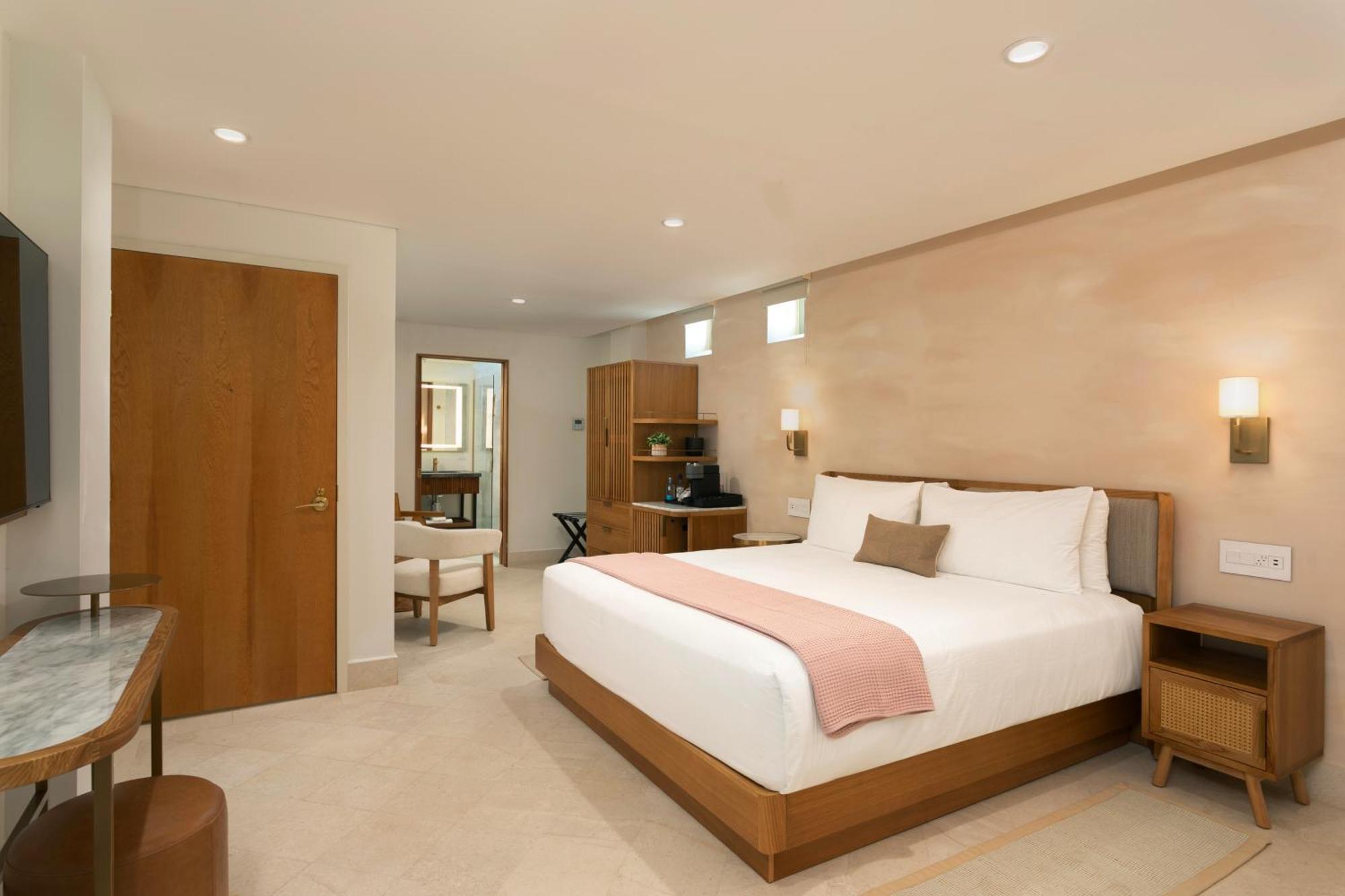 Alma Hotel