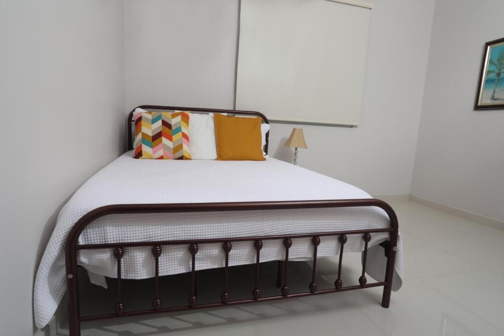101- Renovated Gem Near The With Free Parking Apartment