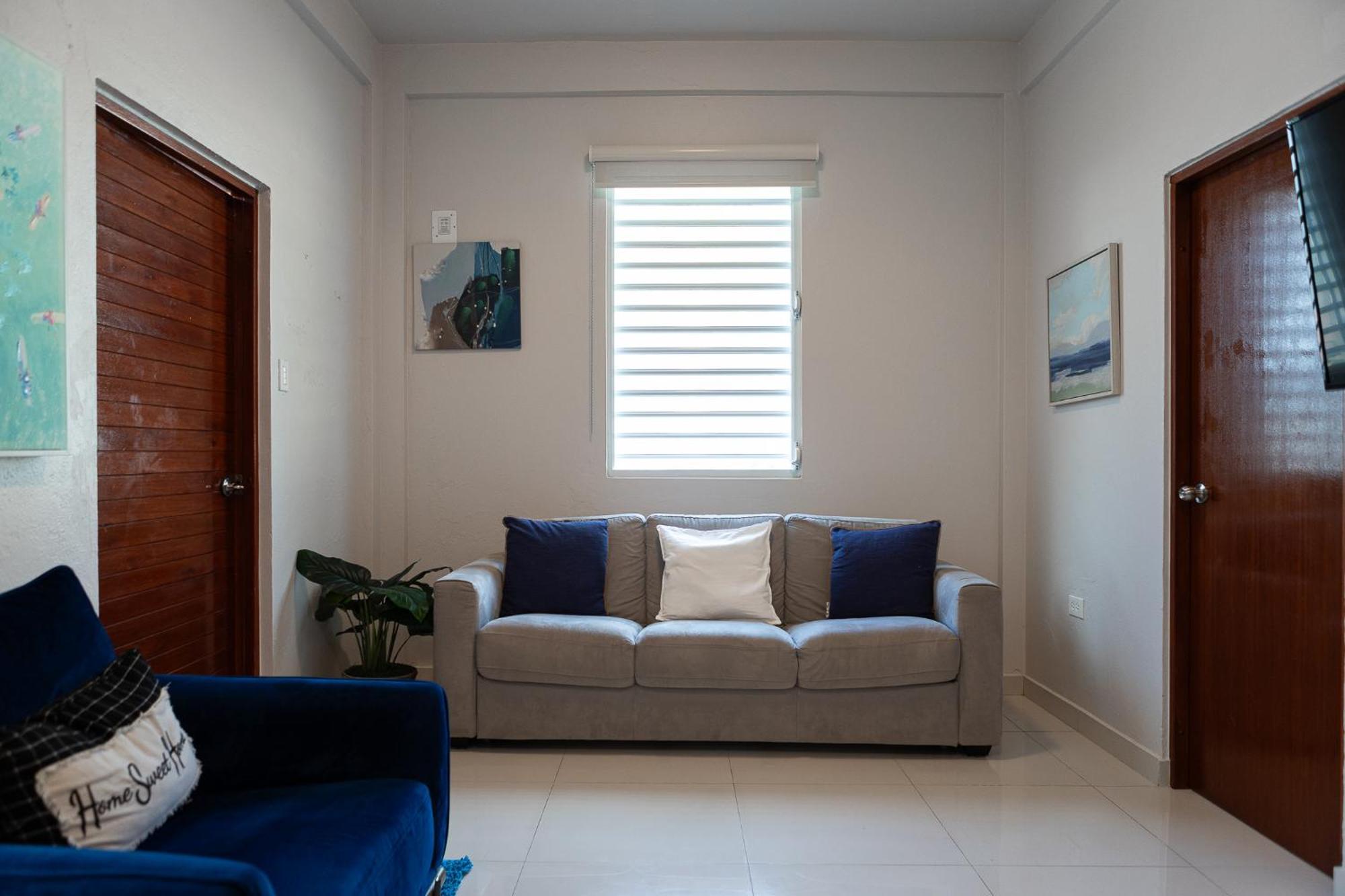 Apartment 101- Renovated Gem Near The With Free Parking *