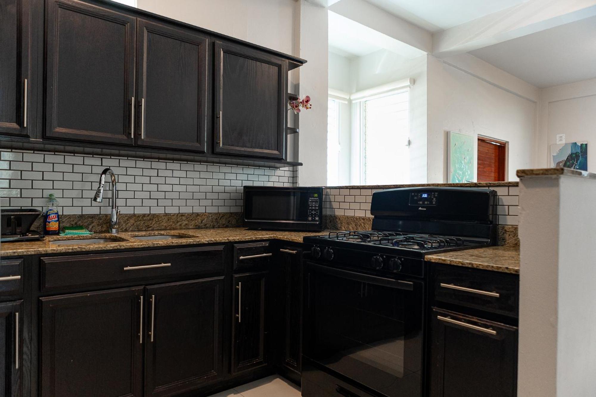 101- Renovated Gem Near The With Free Parking *