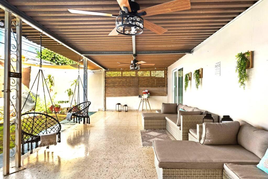 Luxury 4br For 14-& Jacuzzi 6 Min & Airport Villa *