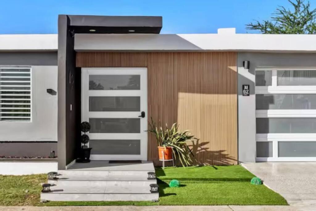 Luxury 4br For 14-& Jacuzzi 6 Min & Airport Villa *