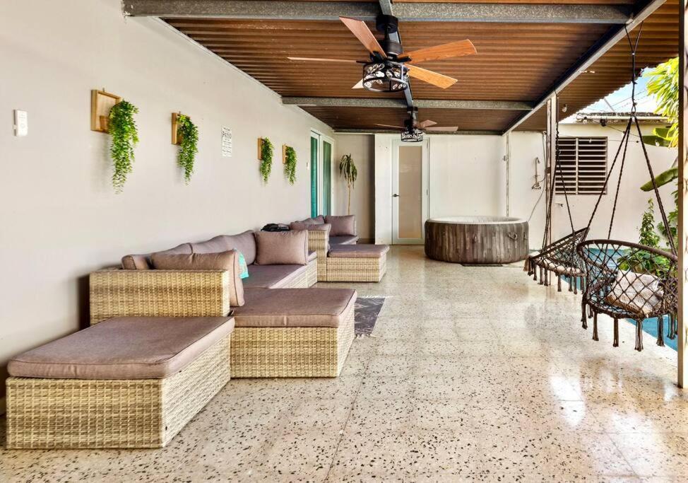 Villa Luxury 4br For 14-& Jacuzzi 6 Min & Airport San Juan
