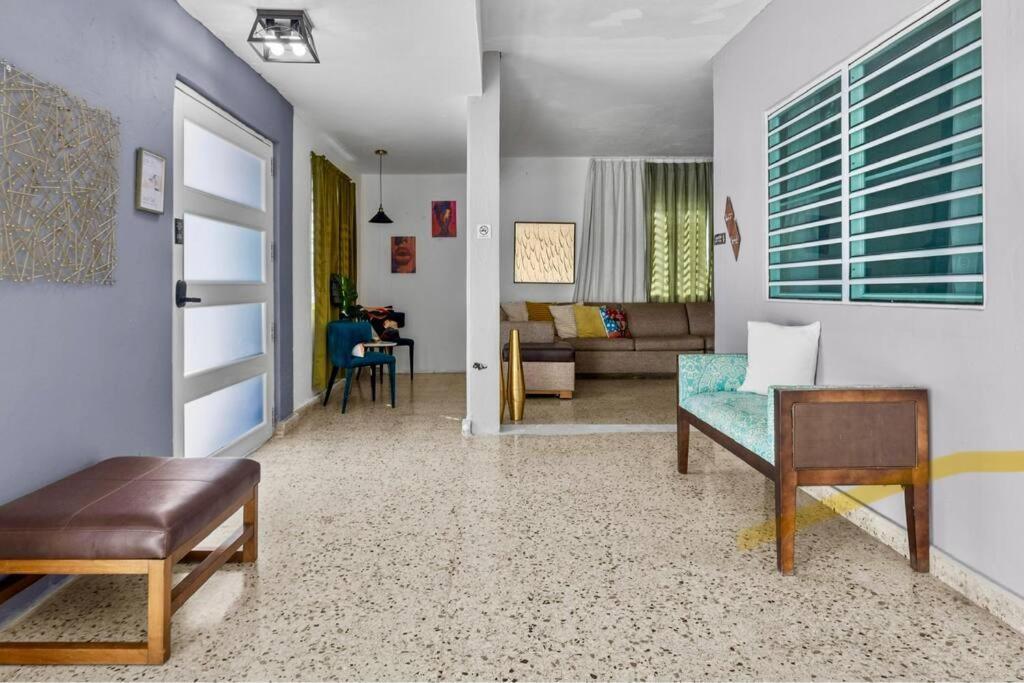 Luxury 4br For 14-& Jacuzzi 6 Min & Airport Villa