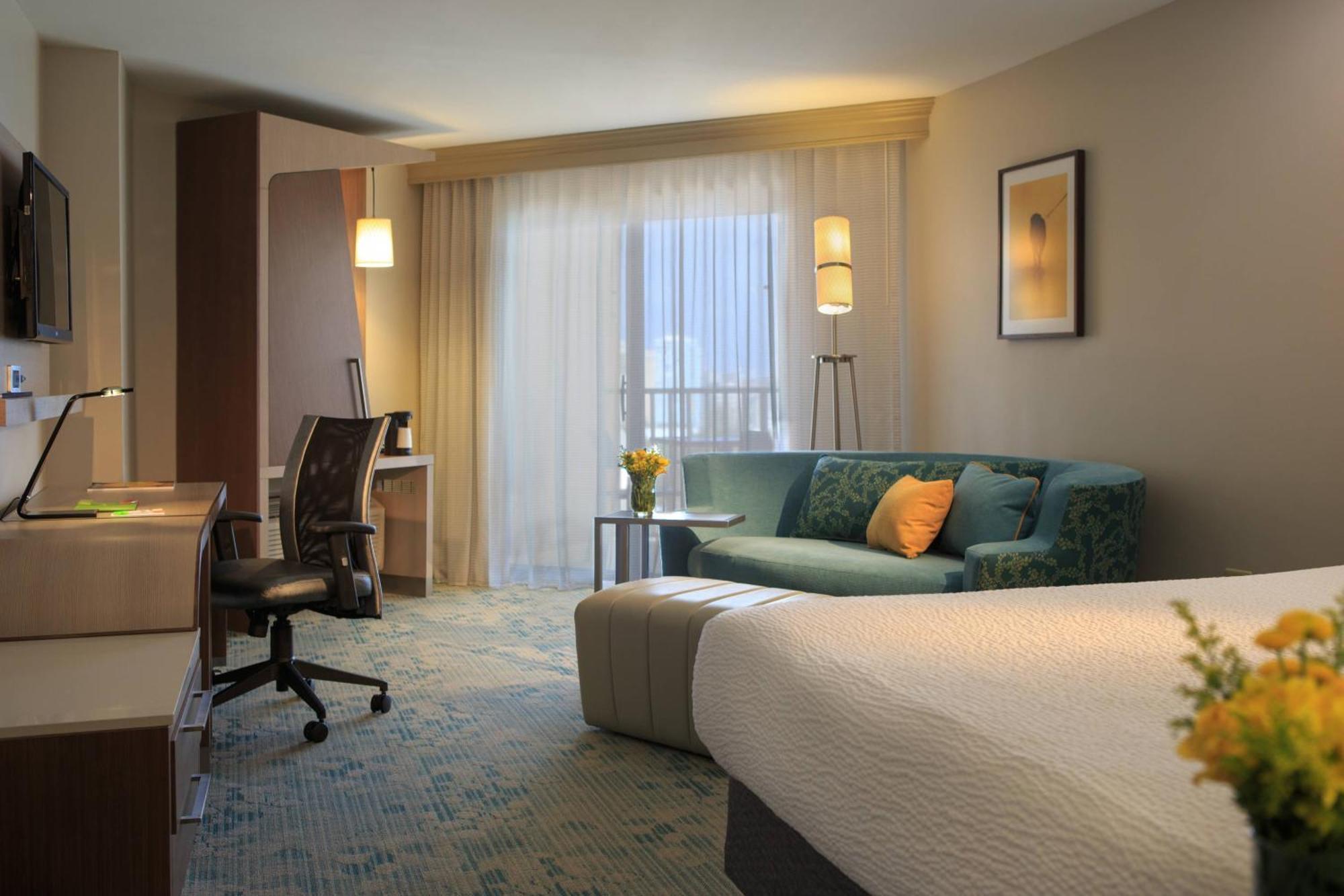 Resort Courtyard By Marriott Isla