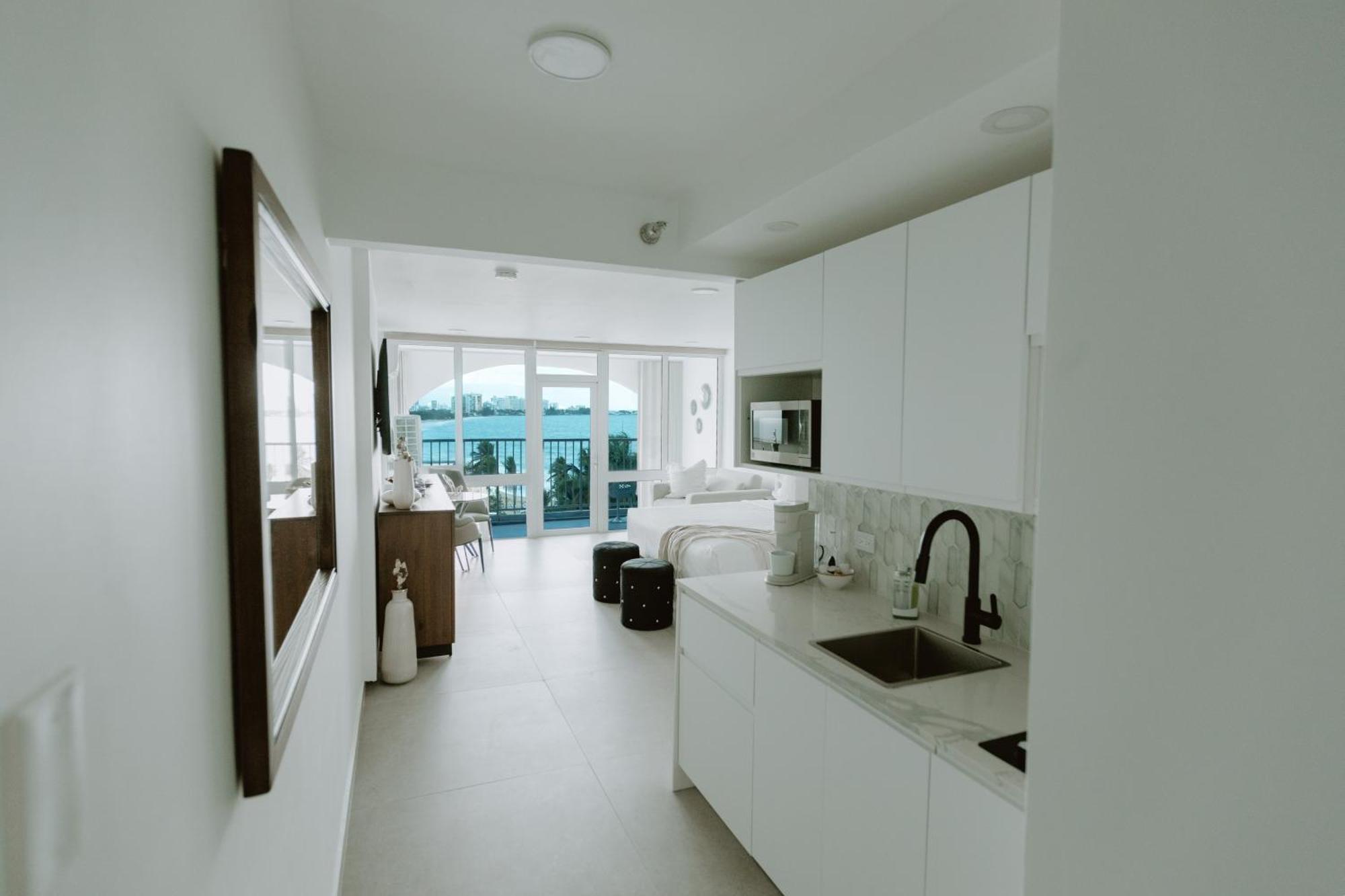 Lux Beachfront Isla San Juan