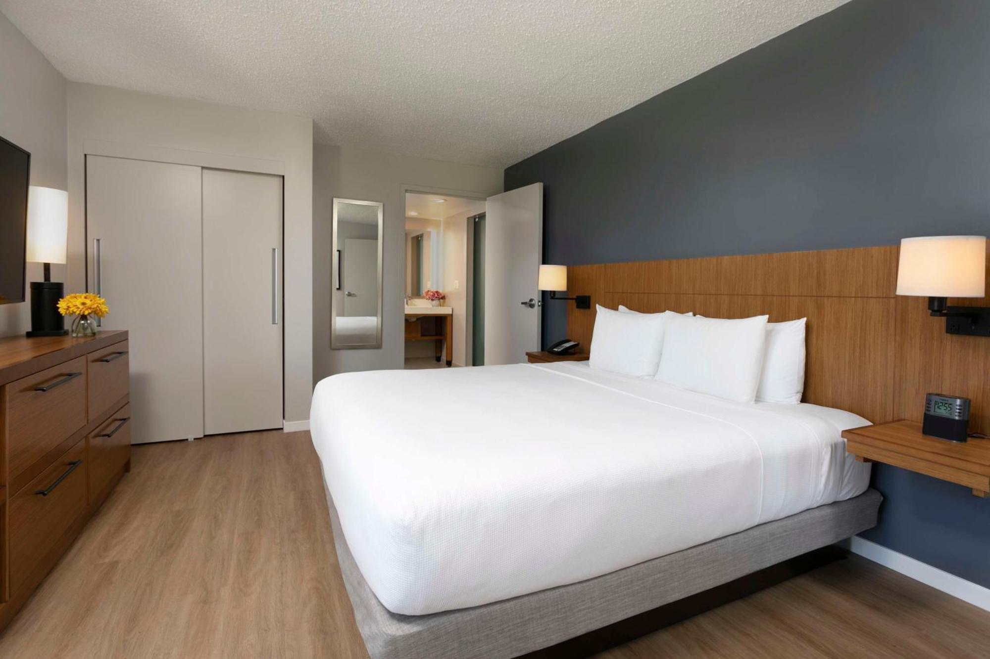 Hyatt Place Hotel 3*