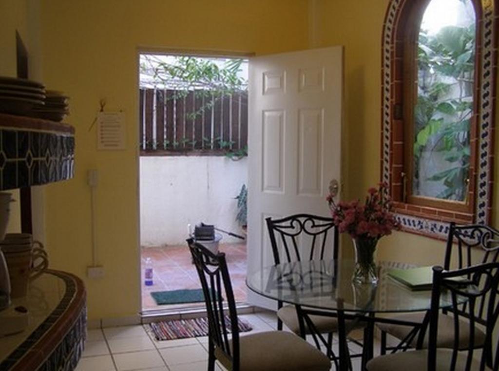 Colonial Apartment