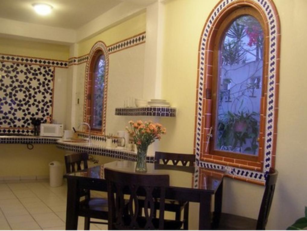 Colonial Apartment *
