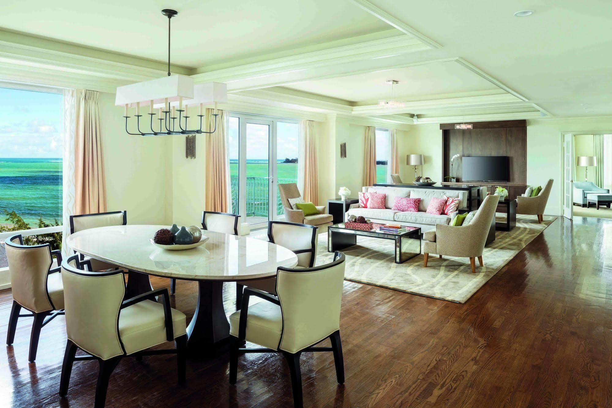 The Ritz-carlton,