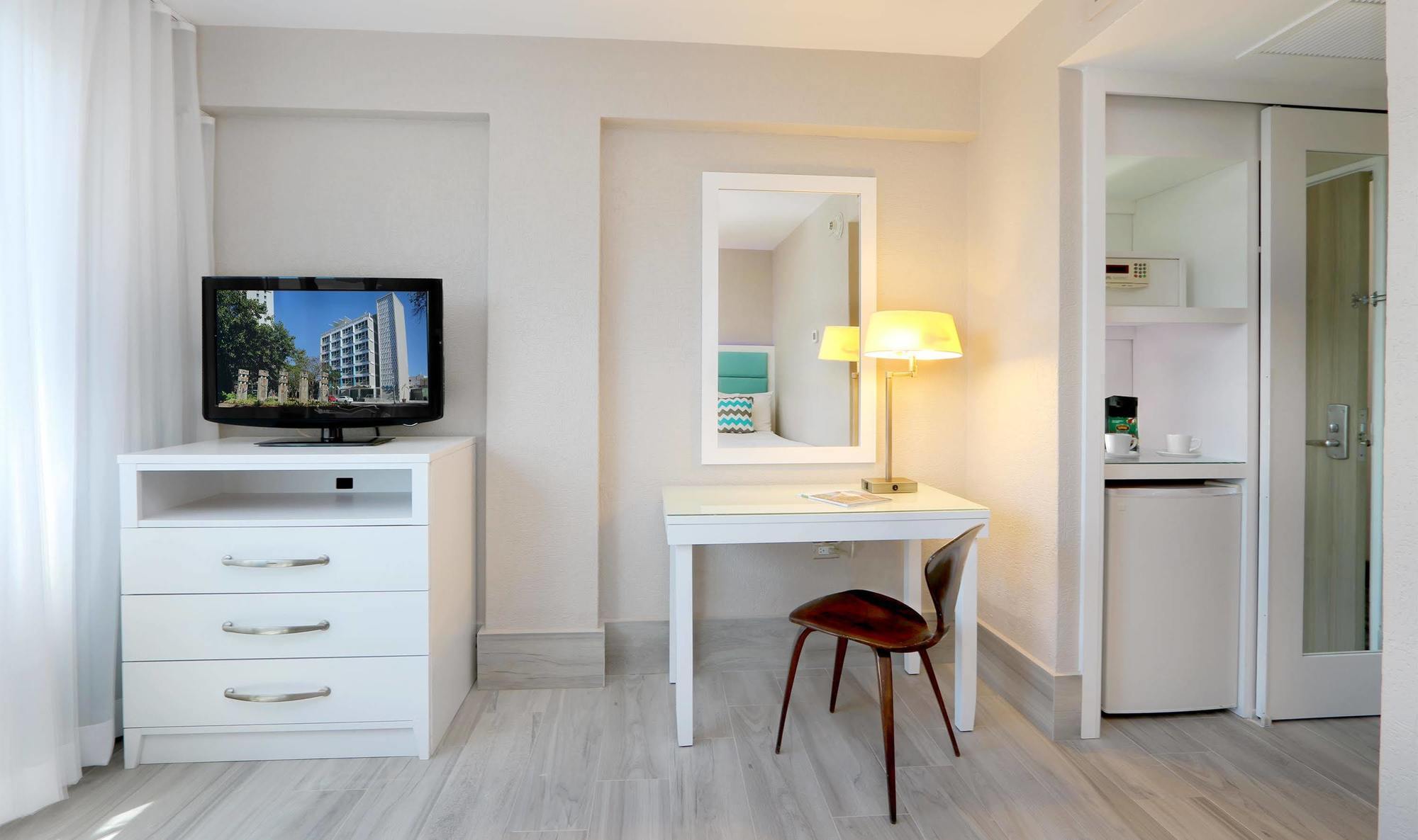 Quality El Portal Hotel 3*