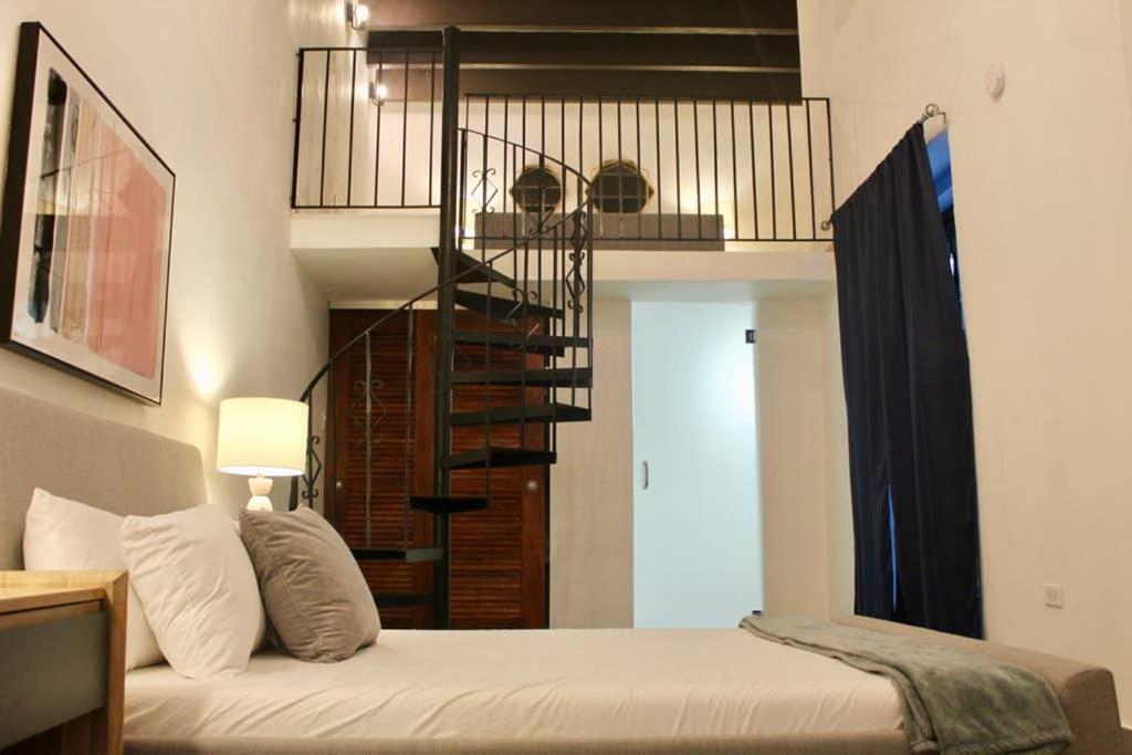 Modern In Old Town - Calle Luna Osj